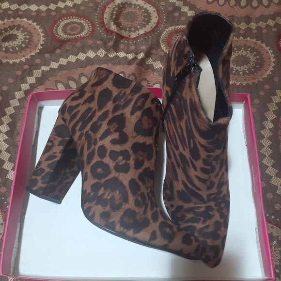 Shoe Dazzle Shoes - Leopard Print Ankle Booties